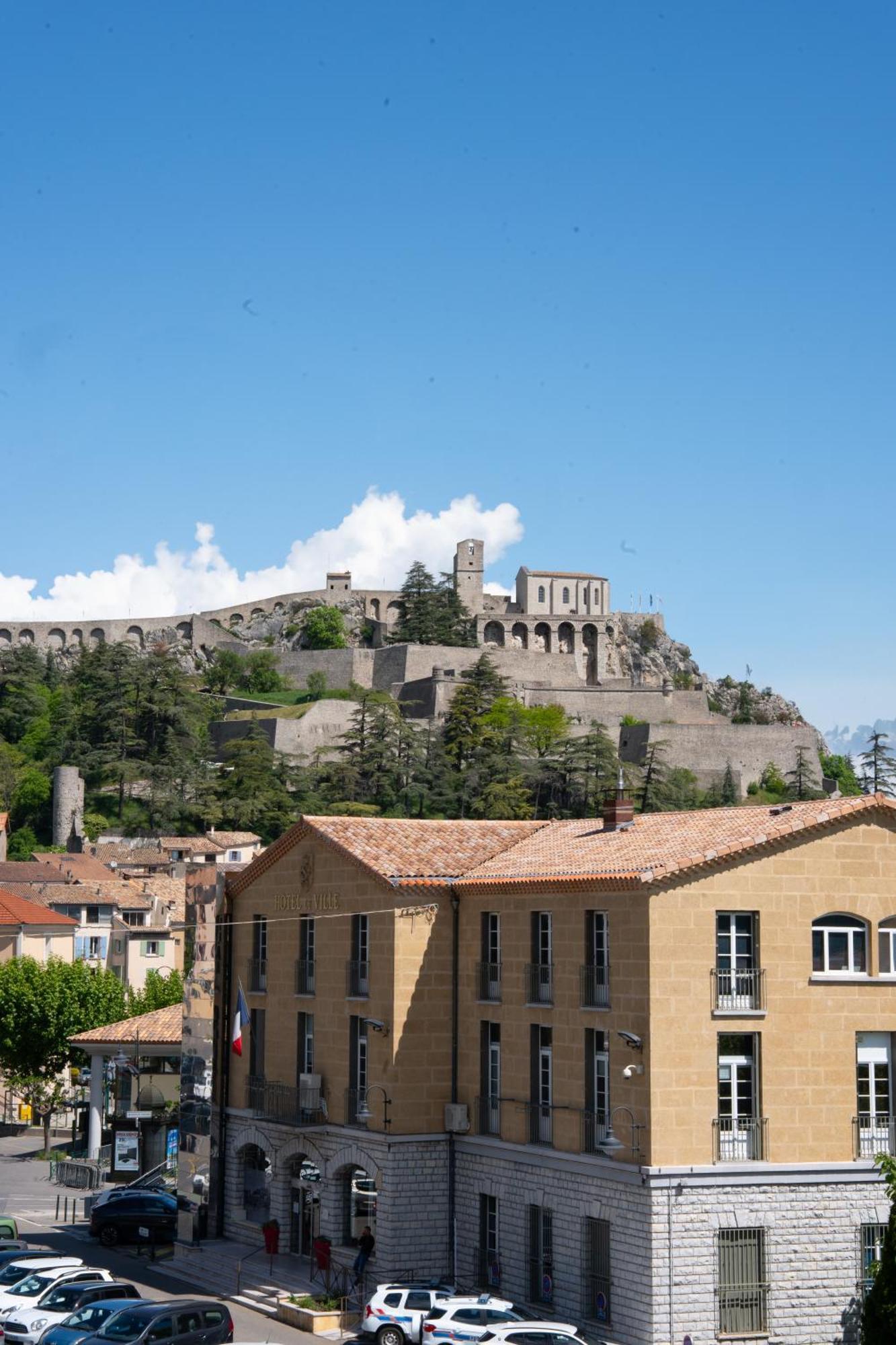 Appartement Centre De Sisteron Exteriör bild